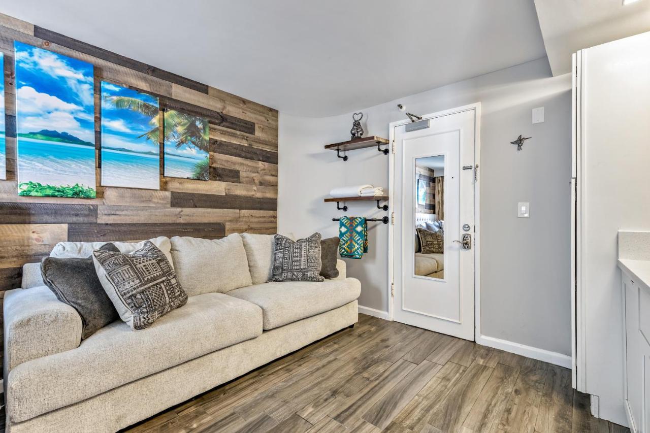 Apartment Inviting Waikiki Grand One Block To Beach! Honolulu